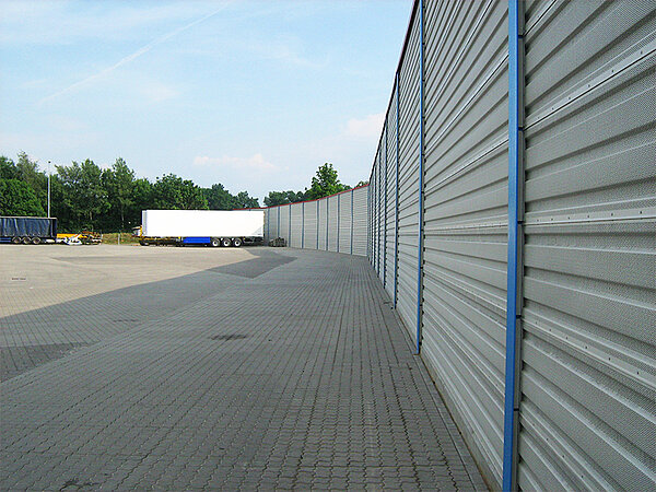 Aluminium Lärmschutz auf der Industriegelände
